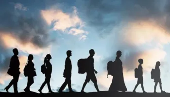 5 mijë kërkesa për azil në vitin 2025, të rinjtë braktisin vendin për të punuar jashtë shtetit, shkak pagat e ulëta