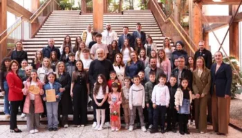 7 Marsi, Rama ndan fotot mes fëmijëve nga Manastiri: Na kujtojnë sa e fortë është lidhja përmes gjuhës