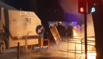 9 të arrestuar pas protestës me molotovë, Berisha niset drejt spitalit të Traumës