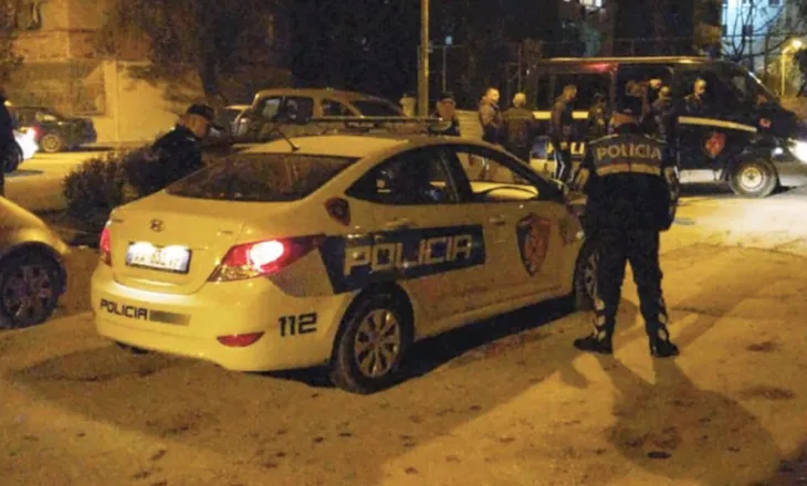 91-vjeçari godet me sende të forta në kokë dhëndrin e tij