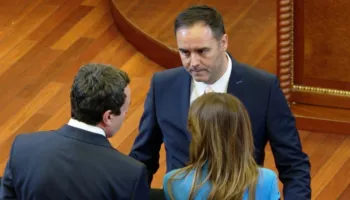 A do t’i ketë 80 votat? LVV hedh në tavolinë emrin e Konjufcës për president