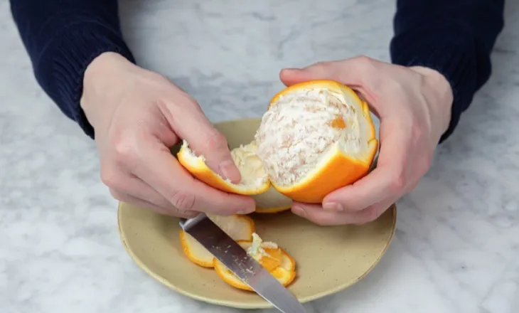 A duhet ta hani shtresën e bardhë të një portokalli? Një nutricioniste zbulon se çfarë përmban ajo