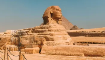 A ka një Sfinks të dytë nën Piramidën e Gizës? Çfarë tregojnë studimet dhe pse kjo teori po vihet në dyshim