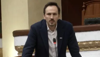 Abstenoi rezolutën për shpalljen e Iranit shtet terrorist, Muçi: Hipokrizi të dënosh Teheranin e të ulesh…