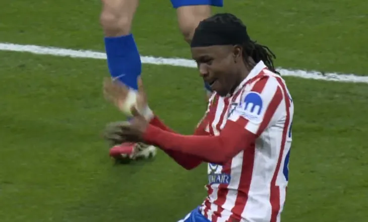 Ademola Lookman hesht “Bernabeu-n”, Atletico e mbyll në avantazh pjesën e parë të derbit (video)