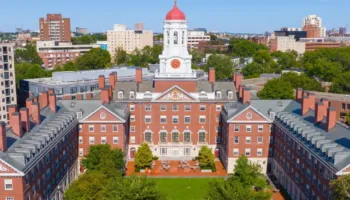 Administrata Trump padit universitetin Harvard për diskriminim ndaj studentëve izraelit