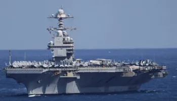 Aeroplanmbajtësja amerikane përfshihet nga flakët, autoritetet e SHBA: Dy të plagosur, incidenti nuk lidhet me luftën