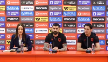 Afron Polonia, Hyasj dhe Laçi në konferencë shtypi