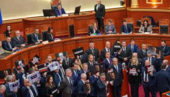 Agjencia e njohur AFP: PS bllokon arrestimin e aleates së Ramës të përfshirë në skandal korrupsioni