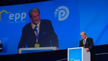 Agjendë intensive me liderët europianë/ Berisha niset drejt Brukselit