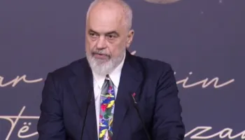 “Agjërimi i mëson njerëzve durimin rreth vetes”/ Rama shtron iftarin në Pallatin e Kongreseve: Njerëz nga besime të ndryshme janë mbledhur sot për…