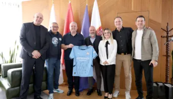 Akademia “City Grup” takon Dukën, shkëmbime idesh për zhvillimin e futbollit