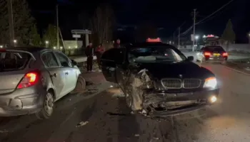 Aksident i rëndë, 3 pjesëtarë të një familje përfundojnë në spital