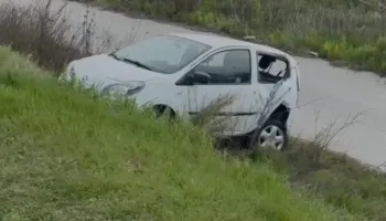 Aksident i rëndë në autostradën Vlorë-Fier, makina përfundon në kanal