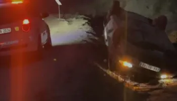 Aksident i rëndë në Rrugën e Arbrit/ Makina humb kontrollin del nga rruga dhe përfundon në kanal (Detaje)