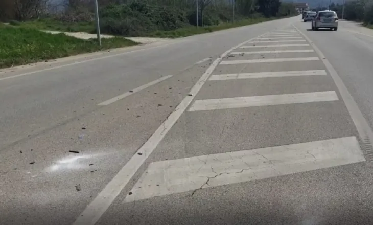 Aksident në aksin Berat-Dimal/ Përplasen 2 makina, të plagosurit transportohen drejt Traumës në Tiranë