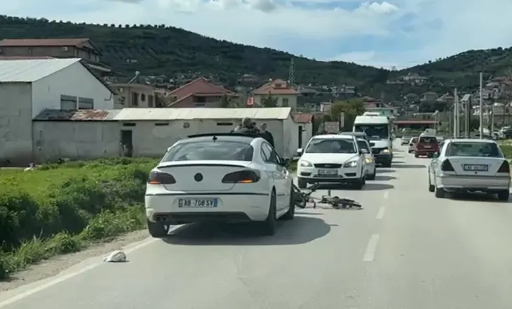 Aksident në aksin Fier-Patos/ Makina përplas një person me biçikletë, detajet e para