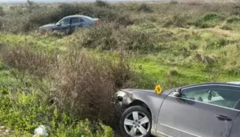 Aksident në autostradën Fier-Vlorë, dalin nga rruga dy makina