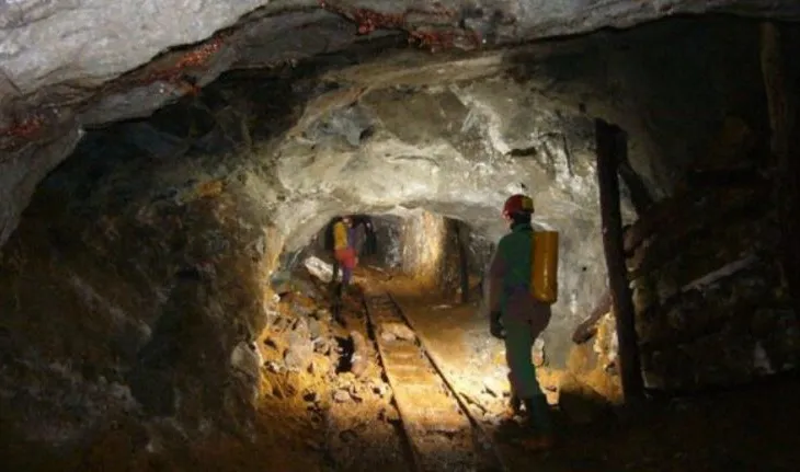 Aksident në galerinë e kromit në Bulqizë, plagoset minatori 49-vjeçar