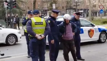 Aksident në kryeqytet, autoboti i ujit përplas për vdekje gruan që lëvizte me motomjet