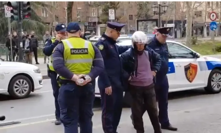 Aksident në kryeqytet, autoboti i ujit përplas për vdekje gruan që lëvizte me motomjet