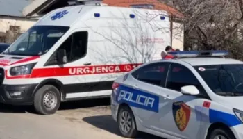 Aksident në Lezhë, makina përplas motorin, plagoset një person