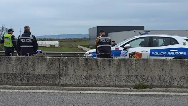 Aksident në Lushnjë / Automjeti përplas 43-vjeçarin që lëvizte me biçikletë