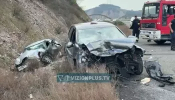 Aksident në Rrugën e Kombit, përplasen 2 mjete, 4 persona mbeten të lënduar
