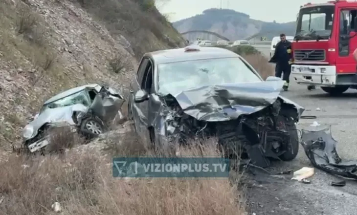 Aksident në Rrugën e Kombit, përplasen 2 mjete, 4 persona mbeten të lënduar