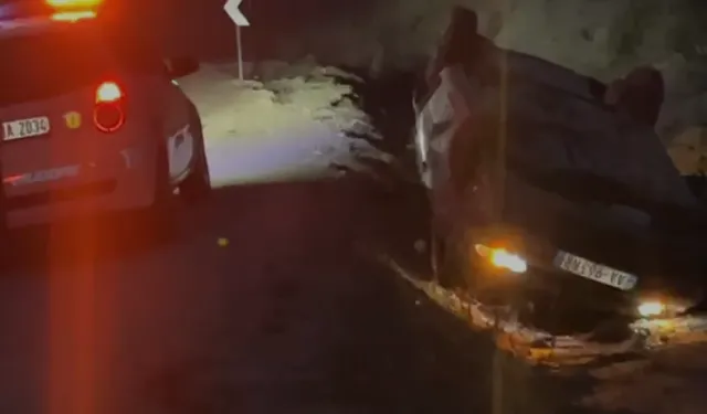 Aksident rrugor te Shkalla e Tujanit/ Makina përfundon në kanal, plagoset drejtuesi i automjetit