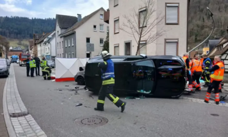 Aksident tragjik në Gjermani/ U përplasën nga kamioni, ndërron jetë 29-vjeçarja shqiptare dhe djali i saj i mitur