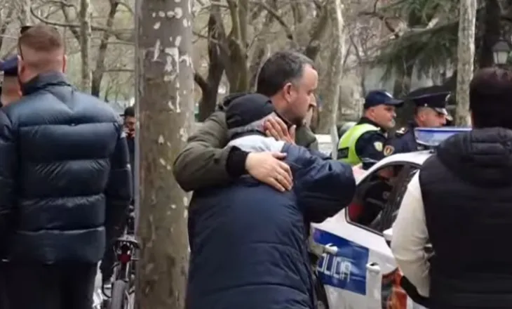 Aksidenti me vdekje në Tiranë, dalin pamjet kur bashkëshorti i të ndjerës arrin në vendngjarje