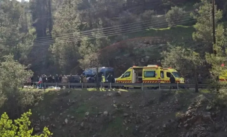 Aksidentohet autobusi me nxënës, 13 persona të plagosur në Qipro