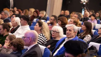 Aktori i njohur i filmit “Komisari Rex” në Durrës si stërnip i Moisiut të madh