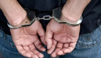 Akuzohet për vjedhje, arrestohet aktori i njohur (Emri)