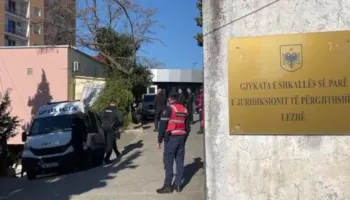 Akuzohet për vrasjen e biznesmenit Ardjan Nikulaj, Ruben Saraiva paraqitet në Gjykatën e Lezhës