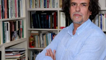 Albert Vataj: Nanë, ma mbyll derën se paskam t’ftohtë!