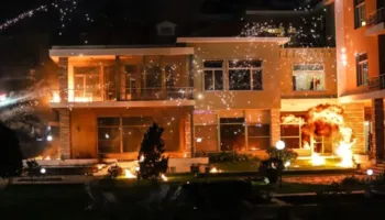 Ambasada e Francës dënon hedhjen e molotovëve ndaj Vilës 31: Dhuna është e papranueshme