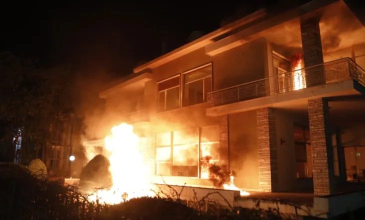 Ambasada franceze dënon sulmin ndaj Vilës 31: Dëmet e shkaktuara janë të patolerueshme