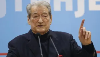 Ambasada gjermane dënon dhunën në protestë/ Berisha: Kryengritje paqësore…