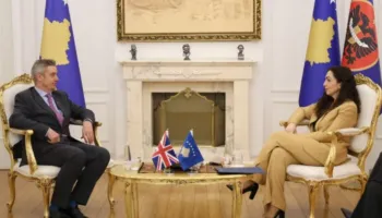 Ambasadori britanik takim me Osmanin: Urgjente që Kosova t’i kthehet stabilitetit politik!