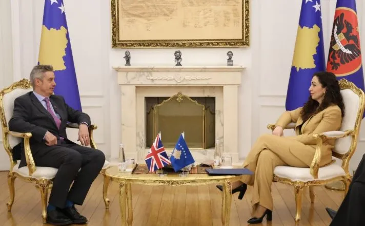 Ambasadori britanik takim me Osmanin: Urgjente që Kosova t’i kthehet stabilitetit politik!