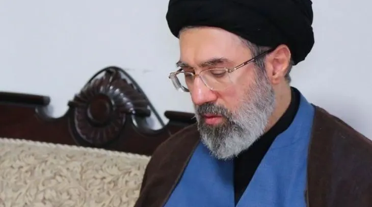 Ambasadori iranian në Qipro: Mojtaba Khamenei është plagosur në krahë, këmbë dhe shpatulla