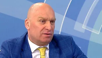 “Ambicie e tepruar e 10 personave për t’u bërë kryetar”, ish-ministri Demiraj: Nëse ikën Berisha, shpërbëhet PD