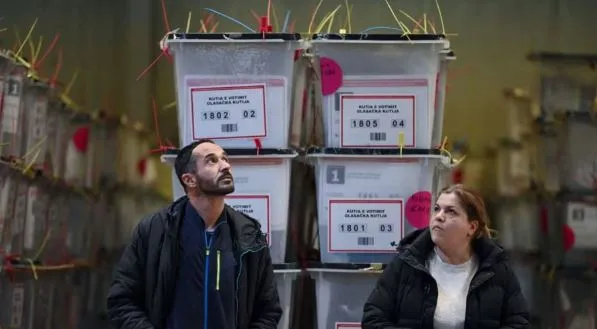 Analiza/ Kosova përballë një prove politike, kompromis apo krizë e re?