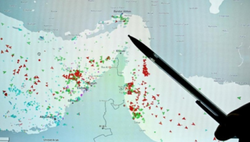 Analizë/ Ngushtica e Hormuzit në paralizë historike, ekonomia globale në tension
