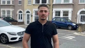 Angli/ Po ndihmonte në çmontimin e skelave, 19-vjeçari shqiptar bie nga lartësia, humb jetën në vend (EMRI)