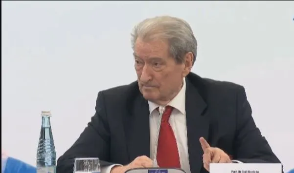 “Antireforma kritere, vjedhjen dhe votën”, Berisha- Ramës për “Territorialen”: Me një të rënë të lapsit zhduku komunat