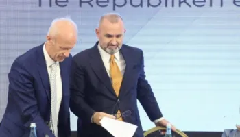 Arben Rakipin në krye të grupit/! S’ka shans të ndodhë më..’ Rama s’tërhiqet nga ndryshimet ligjore për të mbrojtur veten