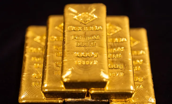 Ari humbet shkëlqimin mes dollarit të fortë dhe rendimenteve të larta